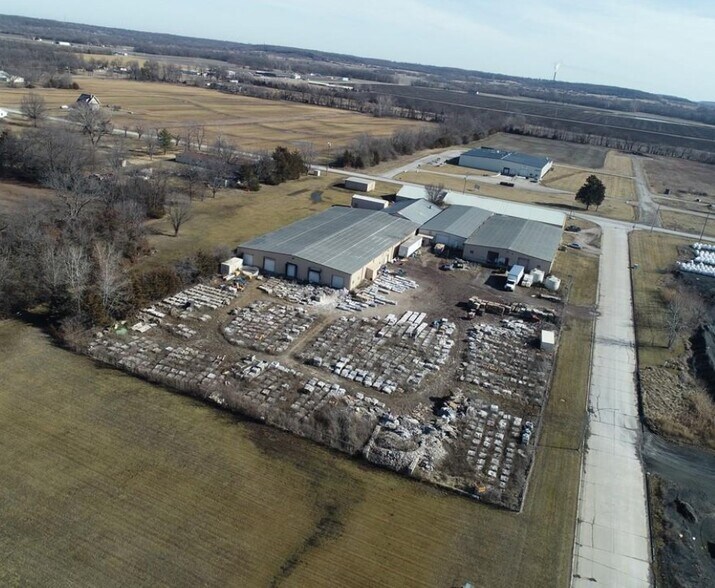 Primary Photo Of 948 Linnco Dr, La Cygne Warehouse For Sale