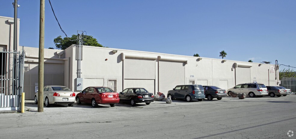 More Photos Of 2751-2755 NW 75th St, Miami Warehouse For Lease