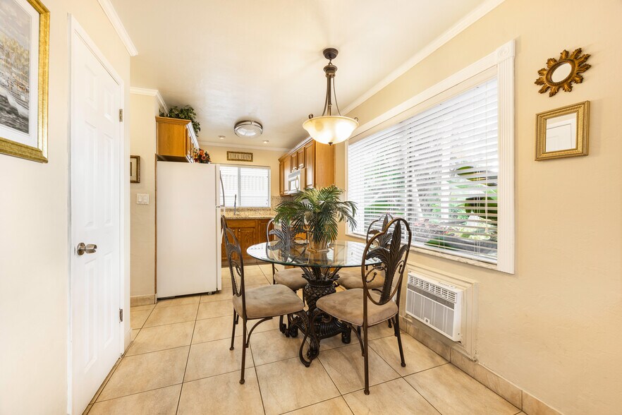 More Photos Of 2648 NE 32nd St, Fort Lauderdale Hotel For Sale