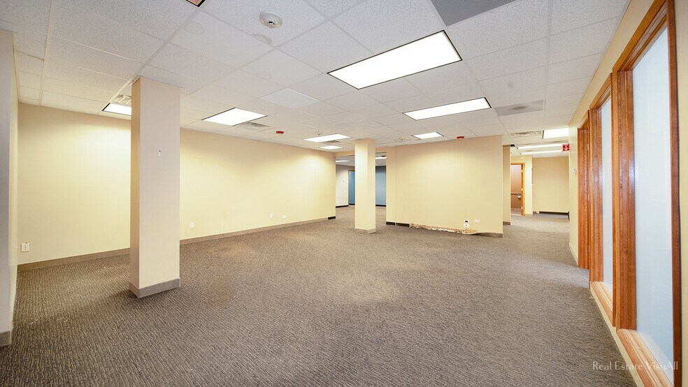 More Photos Of 129 S Roselle Rd, Schaumburg Office For Sale