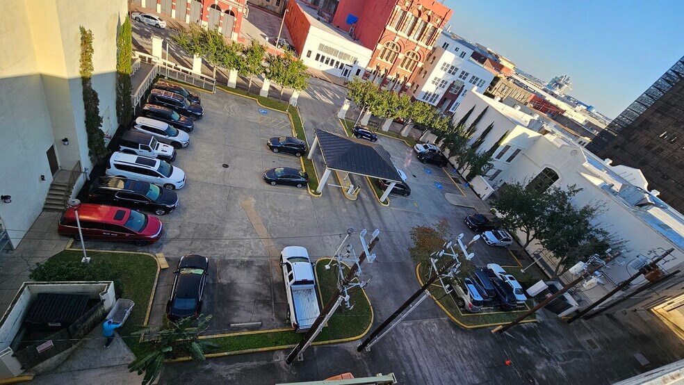 More Photos Of 2100 Market St, Galveston Parking Garage For Sale