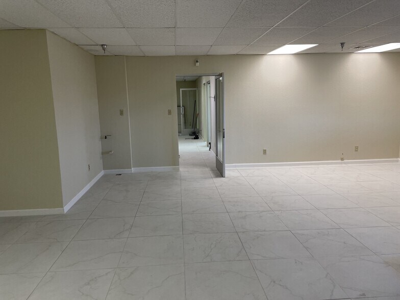 More Photos Of 1400 Orange St, Rosamond Warehouse For Lease