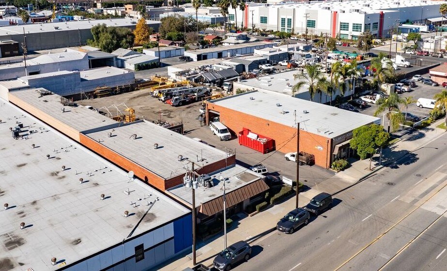 More Photos Of 16531-16539 S Broadway St, Gardena Warehouse For Sale
