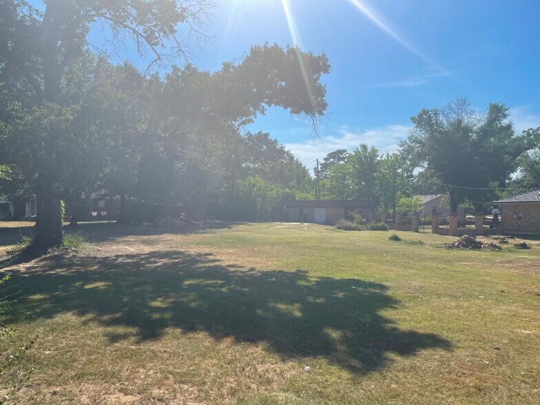 More Photos Of 902 Palestine, Athens Land For Sale