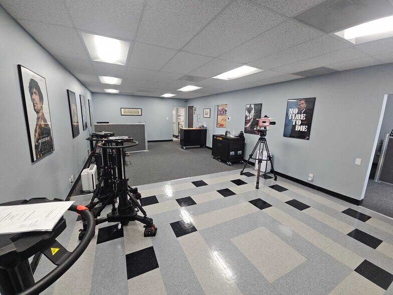 More Photos Of 10653-10657 Burbank Blvd, North Hollywood Office For Sale