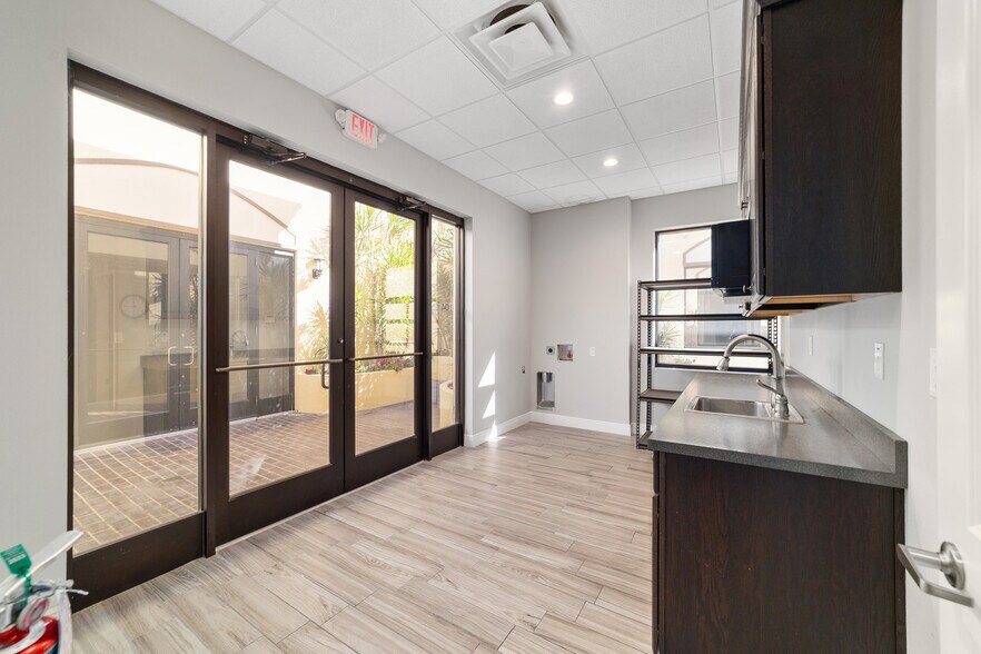 More Photos Of 809 County Road 466, The Villages Medical For Sale