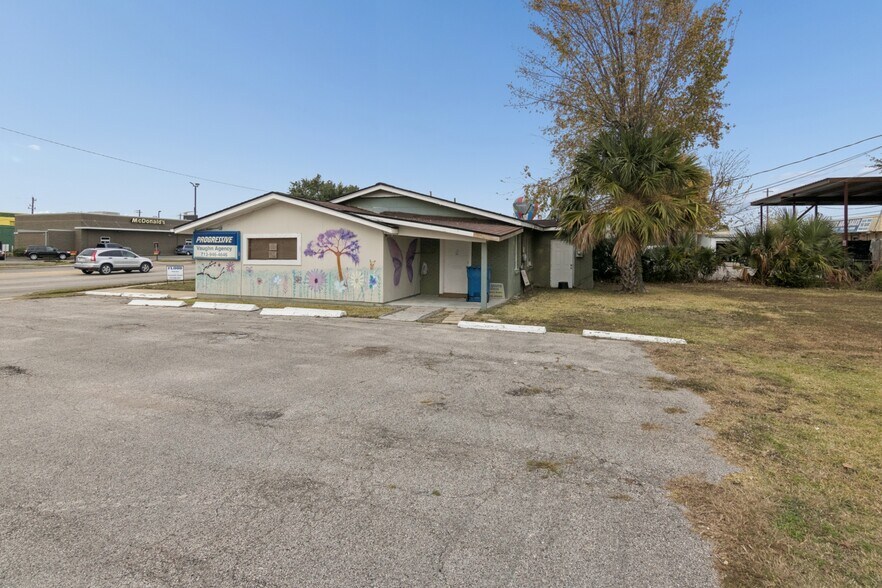 More Photos Of 510 College Ave, South Houston Office For Sale