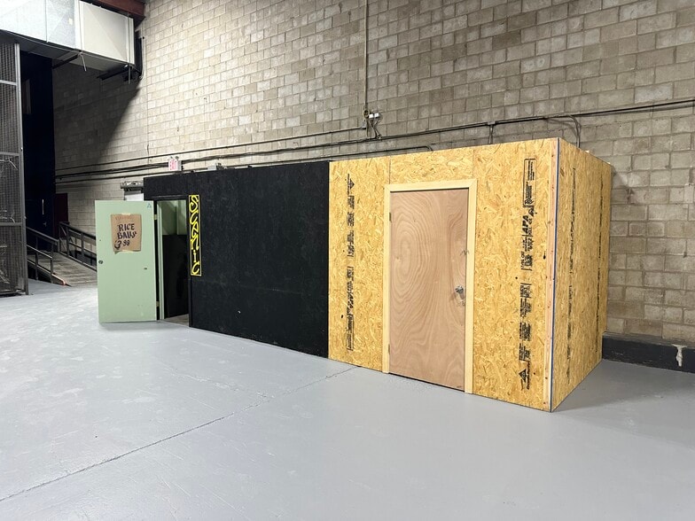 More Photos Of 4865 Arthur Kill Rd, Staten Island Warehouse For Sale