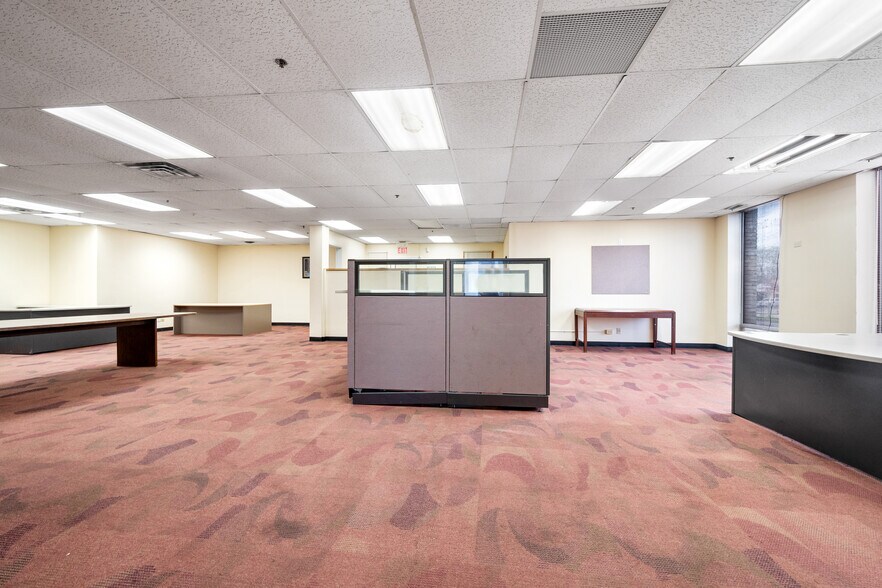 More Photos Of 10001 W Roosevelt Rd, Westchester Office For Sale