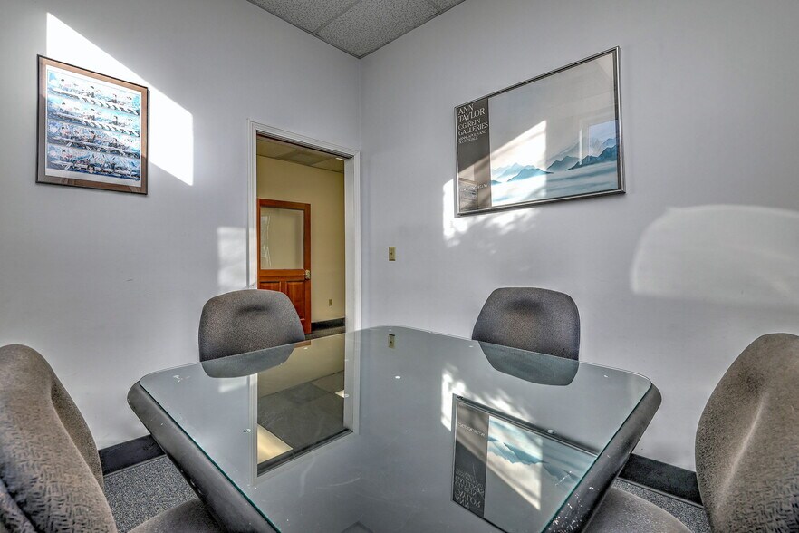 More Photos Of 1948 Chapel St, New Haven Office For Sale