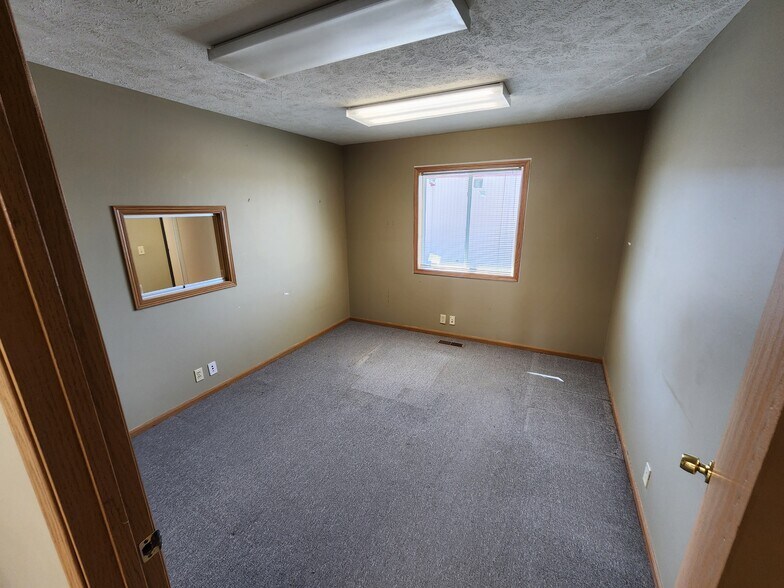 More Photos Of 10002 S 148th St, Omaha Office For Lease