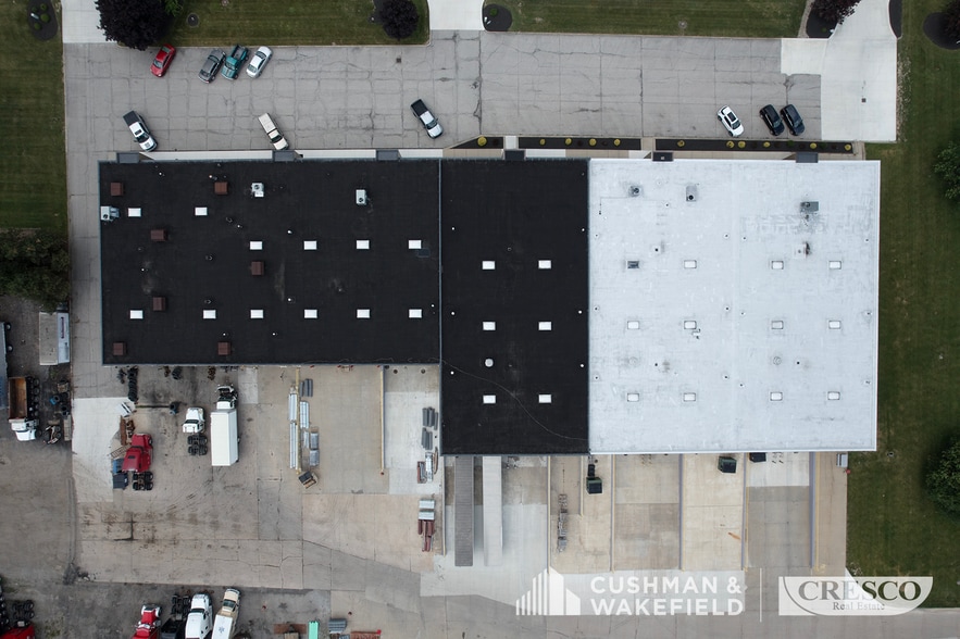 More Photos Of 7307 Young Dr, Walton Hills Manufacturing For Lease