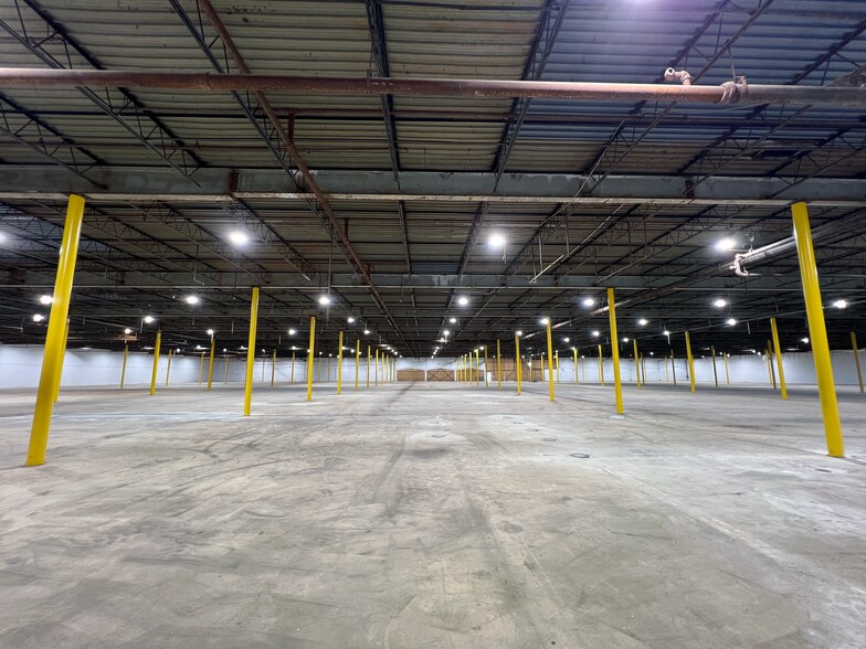 More Photos Of 222 S White Horse Pike, Stratford Warehouse For Lease