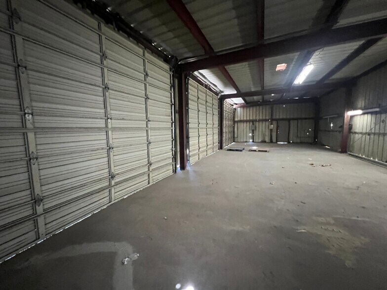 More Photos Of 16623 Yucca St, Hesperia Service For Lease