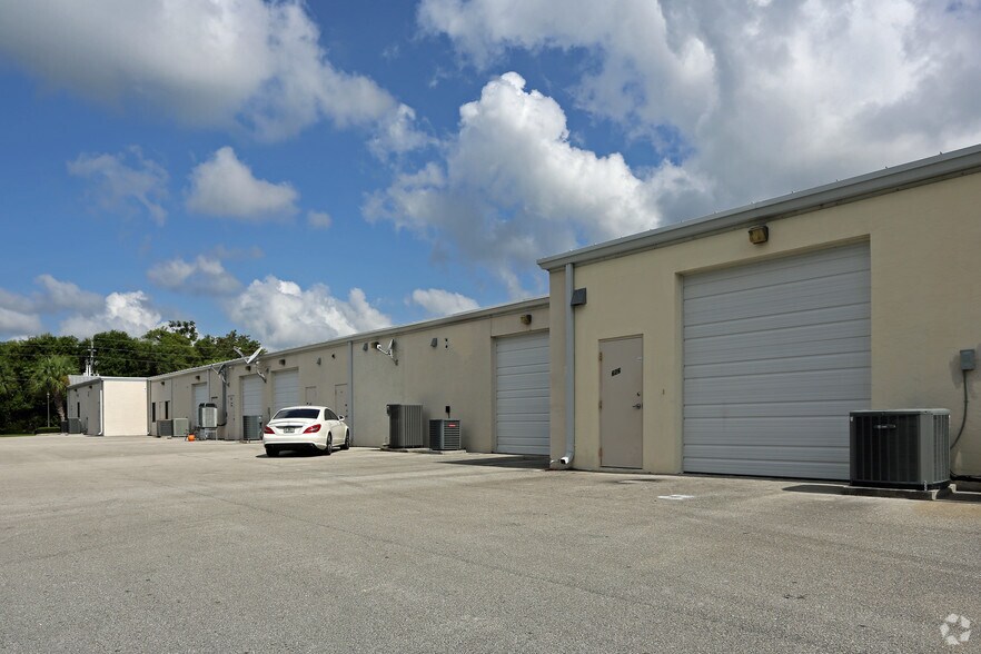 More Photos Of 610-628 SE Central Pky, Stuart Medical For Lease