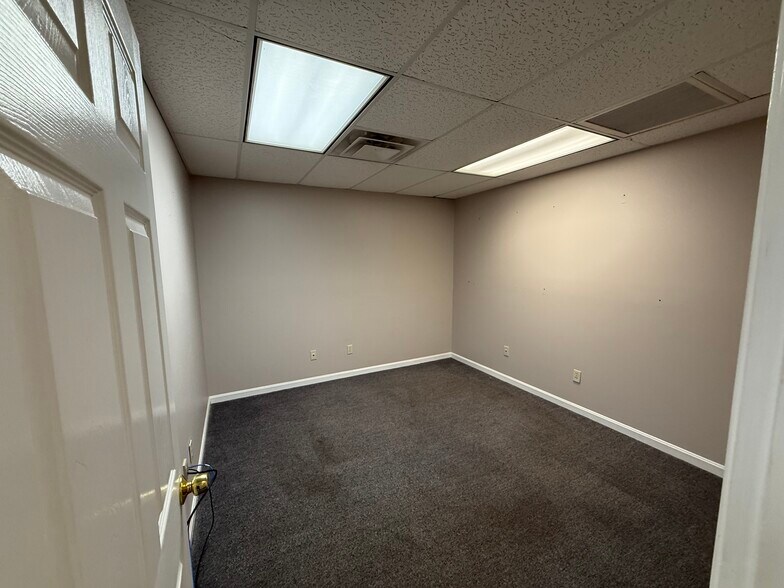 More Photos Of 11834 Capital Way, Louisville Warehouse For Lease