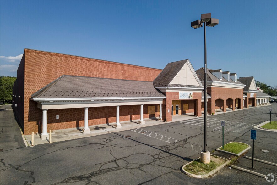 More Photos Of 7451-7475 Richmond Hwy, Alexandria Freestanding For Lease