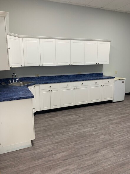 More Photos Of 950 Taylor Station Rd, Gahanna Research And Development For Lease