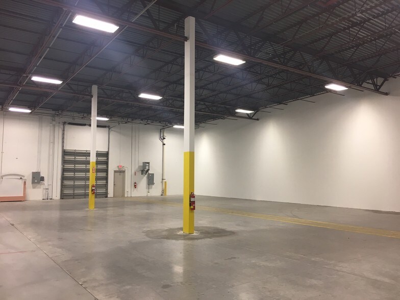 More Photos Of 2501 Dykes Rd, Miramar Warehouse For Lease