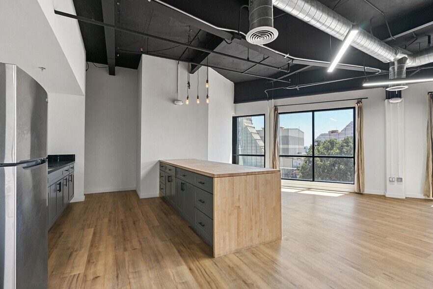 More Photos Of 135 W Magnolia Blvd, Burbank Loft Creative Space For Lease
