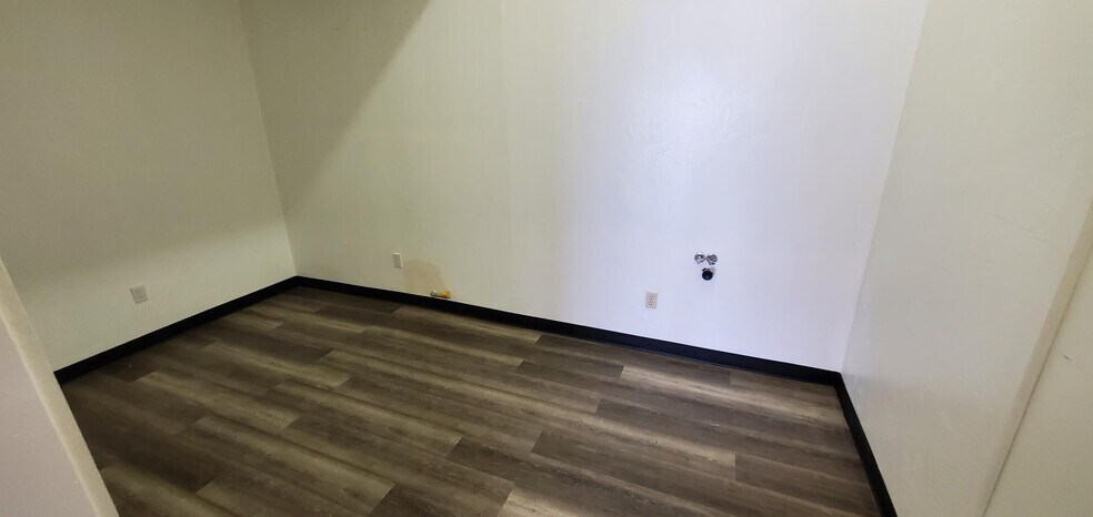 More Photos Of 163 W 11th St, Tracy Office For Lease