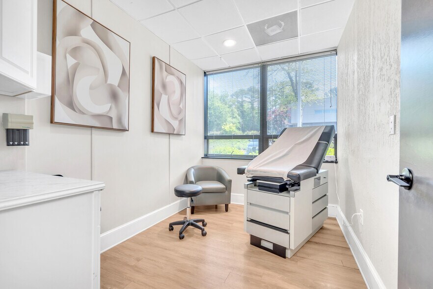 More Photos Of 1004 Dresser Ct, Raleigh Medical For Lease
