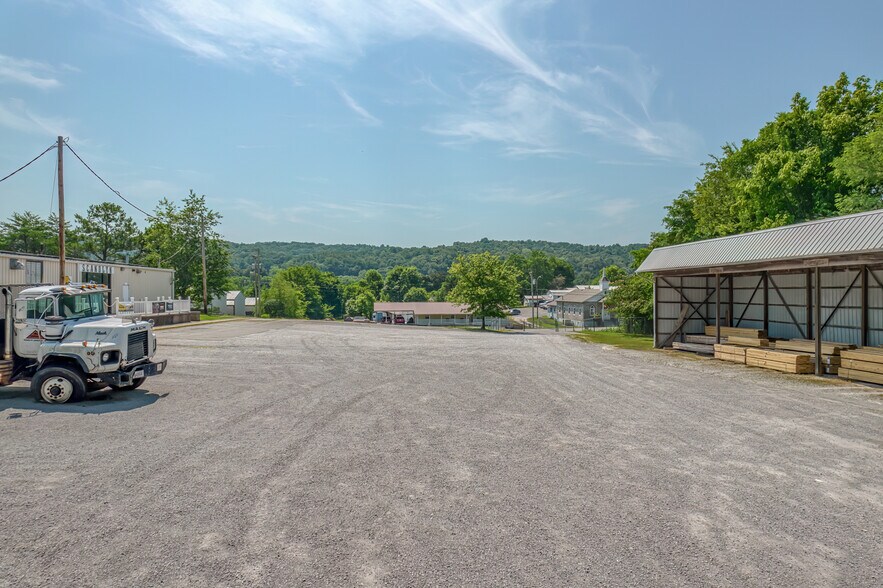 More Photos Of 801 Larry Byrd Rd, Kingston Light Distribution For Sale