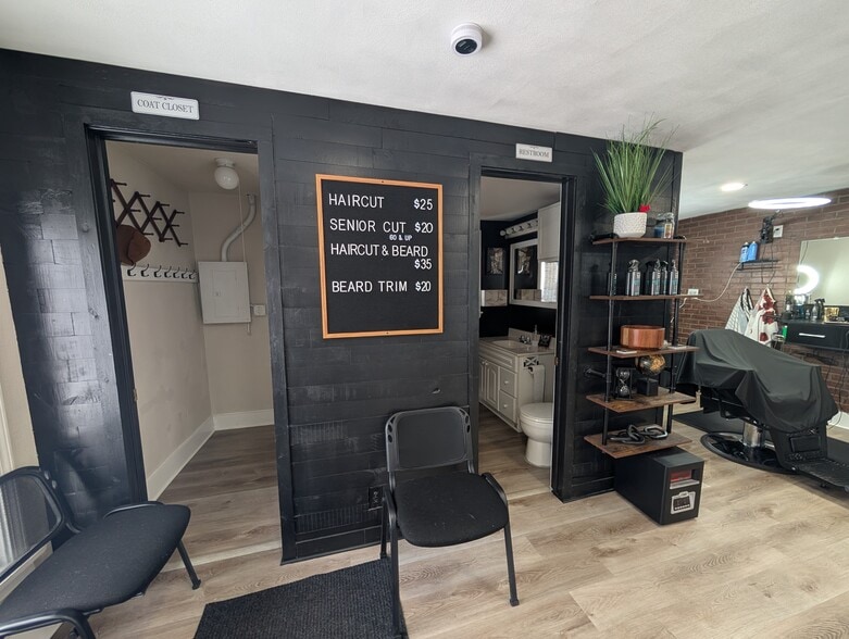 More Photos Of 118 S Pine St, Stillman Valley Freestanding For Sale