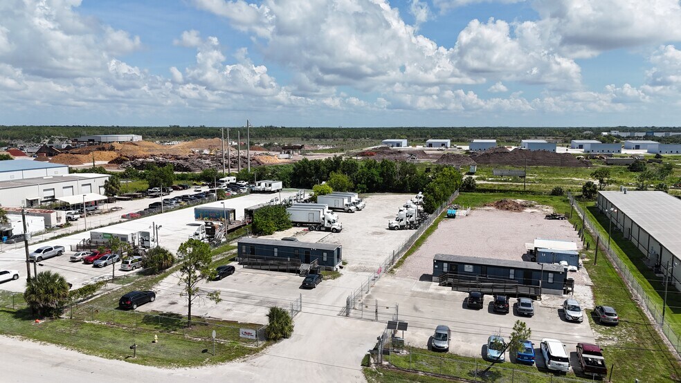 More Photos Of 8101 Mainline Pky, Fort Myers Warehouse For Lease