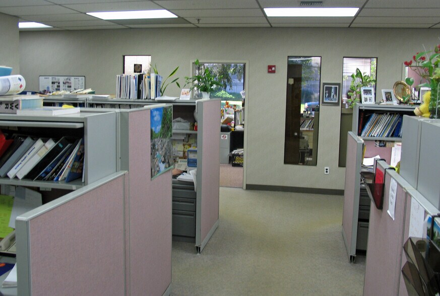 More Photos Of 45 Banfi Plz, Farmingdale Warehouse For Sale