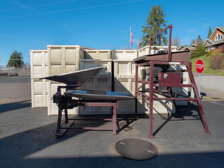 More Photos Of 345 1st St, Elkton Winery Vineyard For Sale