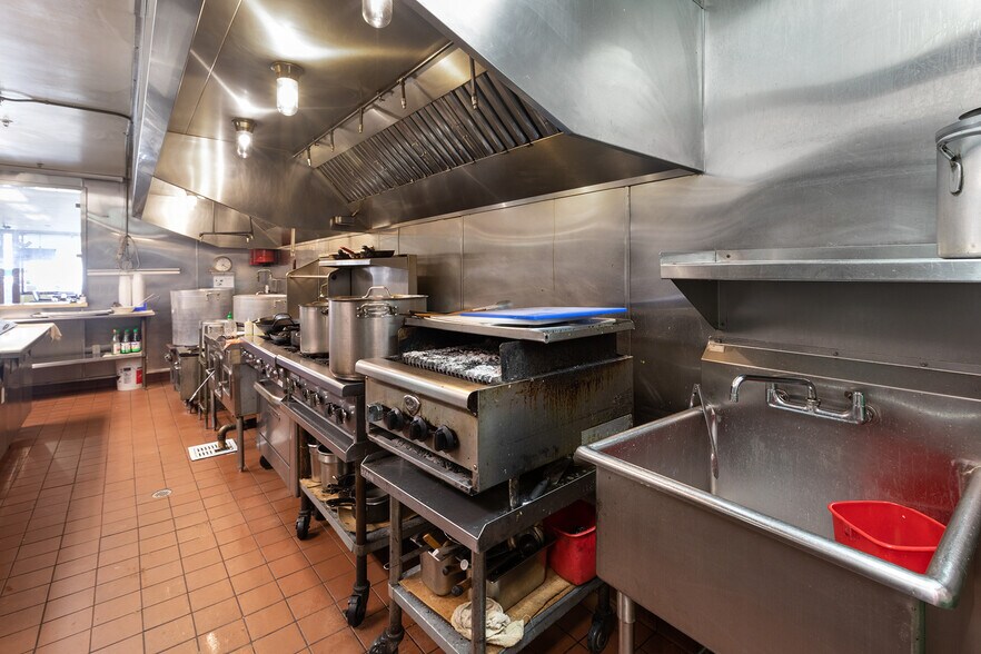 More Photos Of 645 Larkin St, San Francisco General Retail For Sale