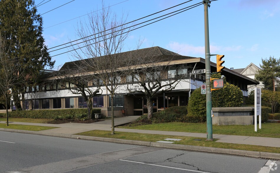 More Photos Of 809 W 41st Ave, Vancouver Medical For Lease
