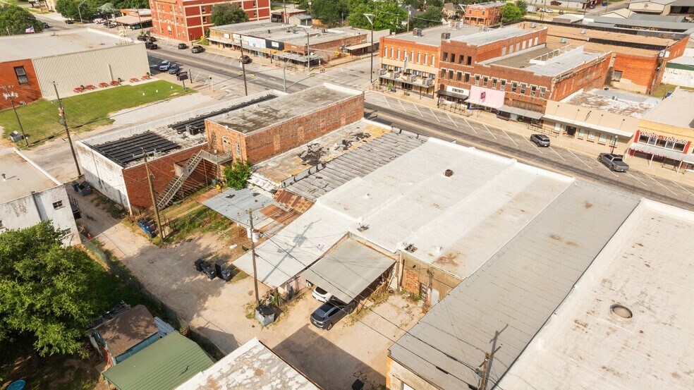 More Photos Of 133 N Texas St, De Leon Storefront For Sale