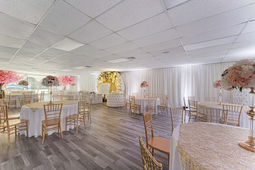 More Photos Of 6265 Van Nuys Blvd, Van Nuys Storefront For Sale