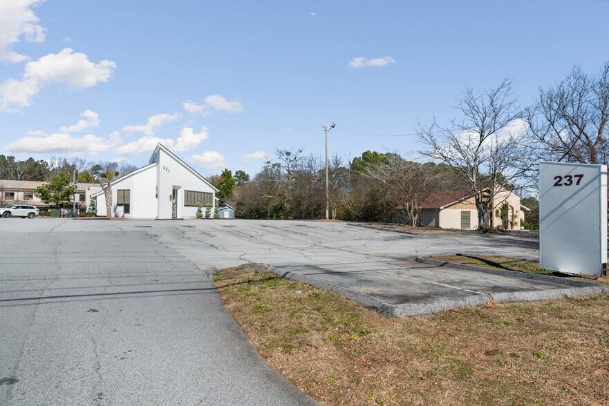 More Photos Of 237 Upper Riverdale Rd, Riverdale Medical For Sale