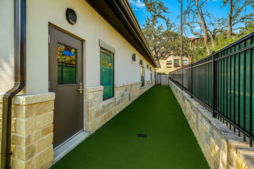 More Photos Of 27511 Interstate 10, Boerne Office For Sale