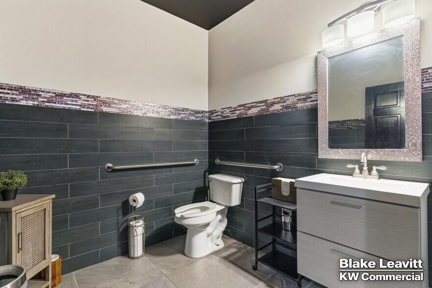 More Photos Of 5844 S Pecos Rd, Las Vegas Medical For Sale
