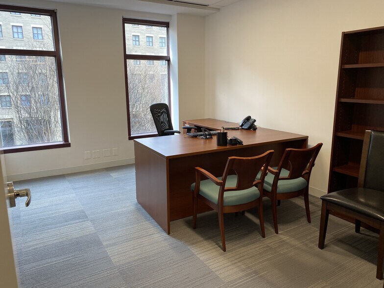 More Photos Of 225 Reinekers Ln, Alexandria Office For Lease