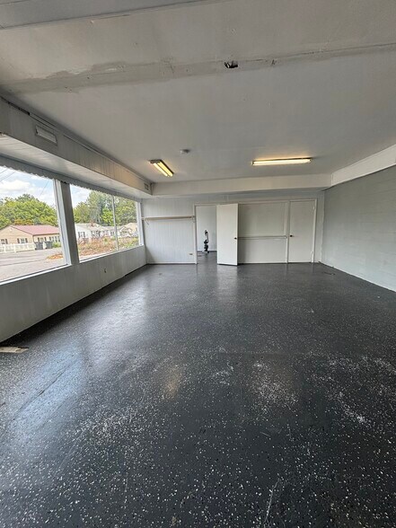 More Photos Of 2315 Bay St, Bristol Apartments For Lease