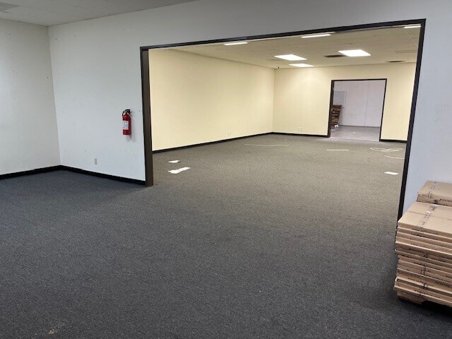 More Photos Of 10700-10710 Norwalk Blvd, Santa Fe Springs Light Distribution For Lease