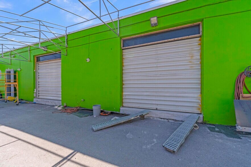 More Photos Of 4611 SW 44th Ave, Dania Warehouse For Lease