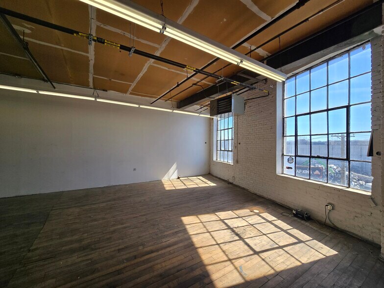 Primary Photo Of 46-55 Metropolitan Ave, Ridgewood Manufacturing For Lease