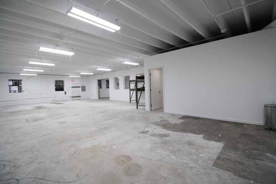 More Photos Of 2324 SW 56th Ter, Hollywood Light Manufacturing For Lease