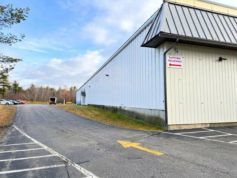 More Photos Of 510 Wilson St, Brewer Freestanding For Lease