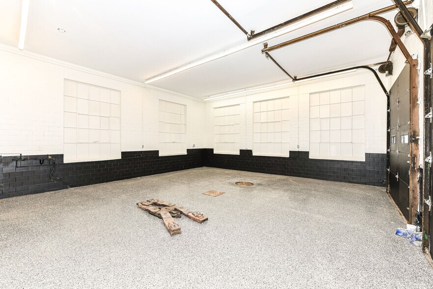 More Photos Of 4502 E Michigan St, Indianapolis General Retail For Sale