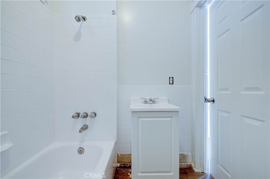 More Photos Of 458 W Vernon Ave, Los Angeles Apartments For Sale