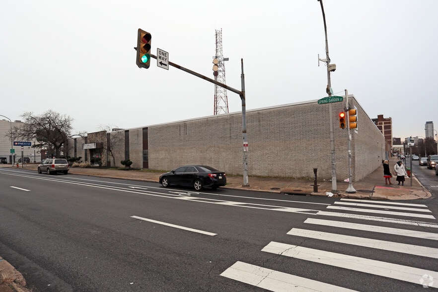 More Photos Of 606-622 Spring Garden St, Philadelphia Light Distribution For Lease