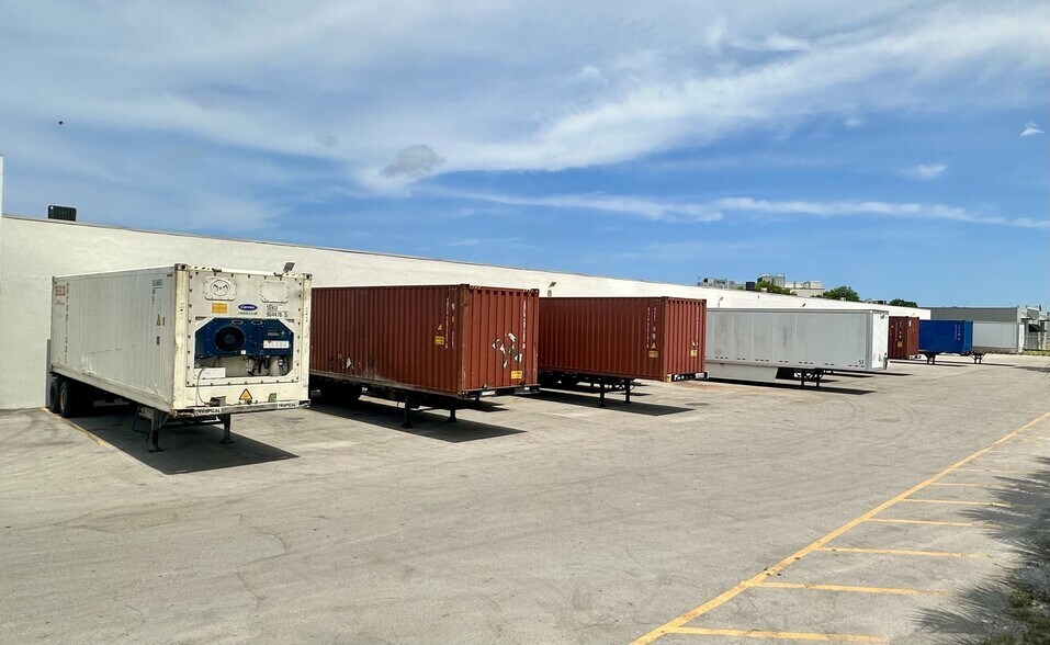More Photos Of 150 NW 176th St, Miami Warehouse For Lease