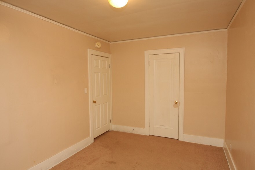 More Photos Of 423 Washington St, Monroe Apartments For Sale